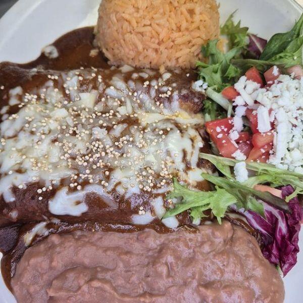 Lunes Mole Enchiladas Plt